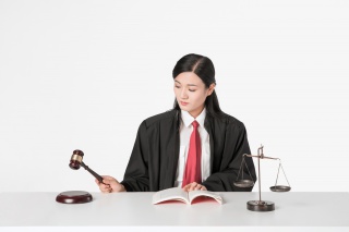 女律师法官