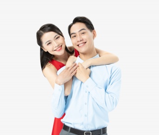 妻子靠在丈夫肩膀上