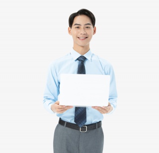 青年商务男性拿着笔记本电脑