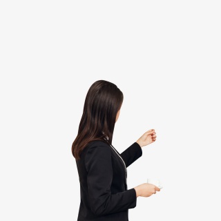 职场女性敲总经理室门