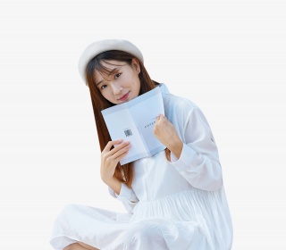 文艺美女户外写生