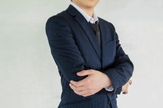 抱胸的商务人士摄影