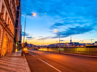 欧洲马路街头夜景图片