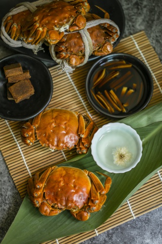 大闸蟹配姜丝醋图片